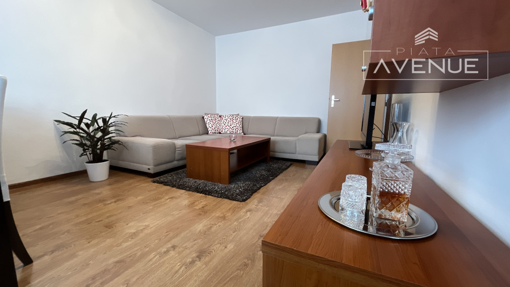 !!!VÝHRADNE IBA U NÁS!!! Zrekonštruovaný , zariadený byt 4+1 , Bytča (105m2) s loggiou