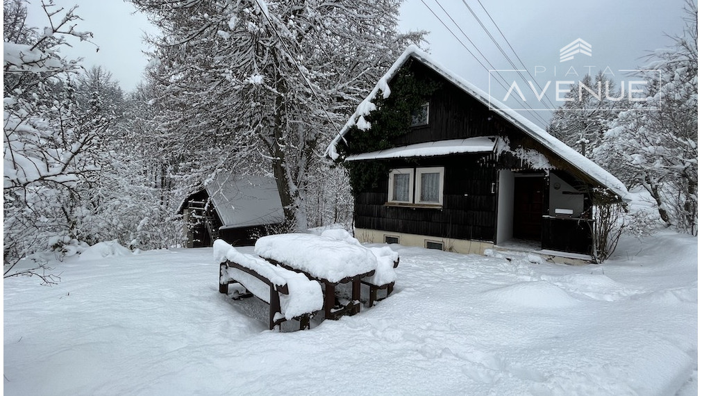 Na predaj dve DREVENICE, vyhľadávaná lokalita Makov (908m2)