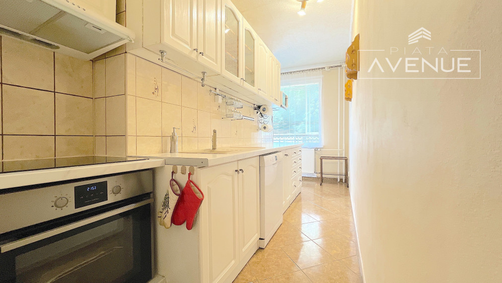 Na predaj priestranný 3- izbový byt , Žilina - Vlčince (74 m2) s preskleným balkónom