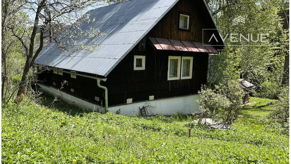 Na predaj dve DREVENICE, vyhľadávaná lokalita Makov (908m2)