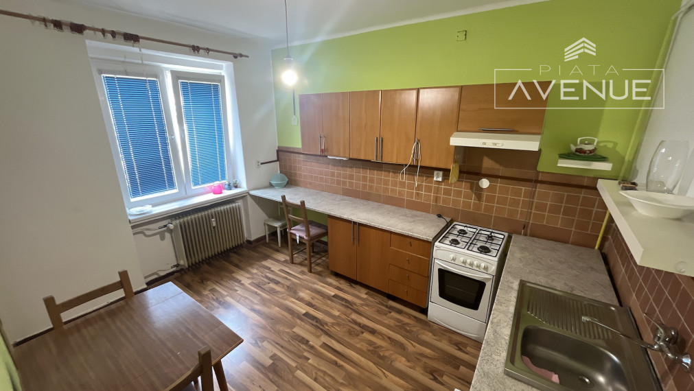 Zateplený tehlový byt 2+1 , Žilina - Širšie centrum (78m2) s loggiou a balkónom