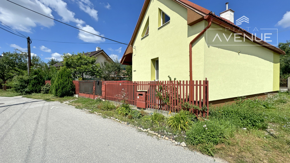 Piata Avenue |  Útulný rodinný domček v srdci Tepličky nad Váhom | 0034