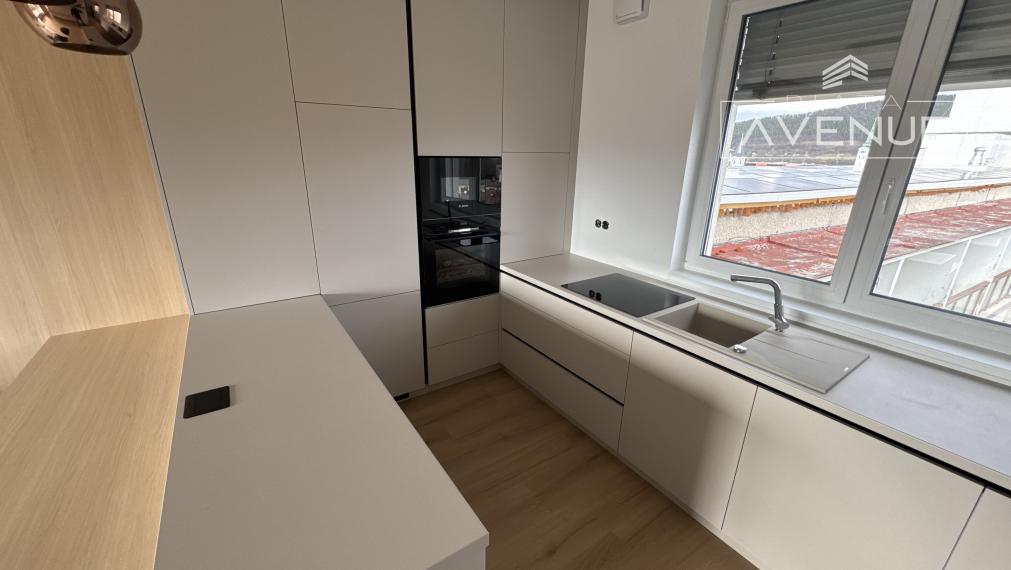 Zariadená novostavba 2+1 na prenájom (65m2) s terasou (20m2) a parkovacím státím