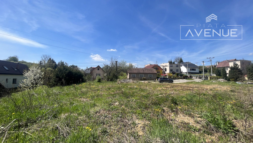 EXKLUZÍVNE!!! Rovinatý , slnečný pozemok Žilina - Trnové (754m2)