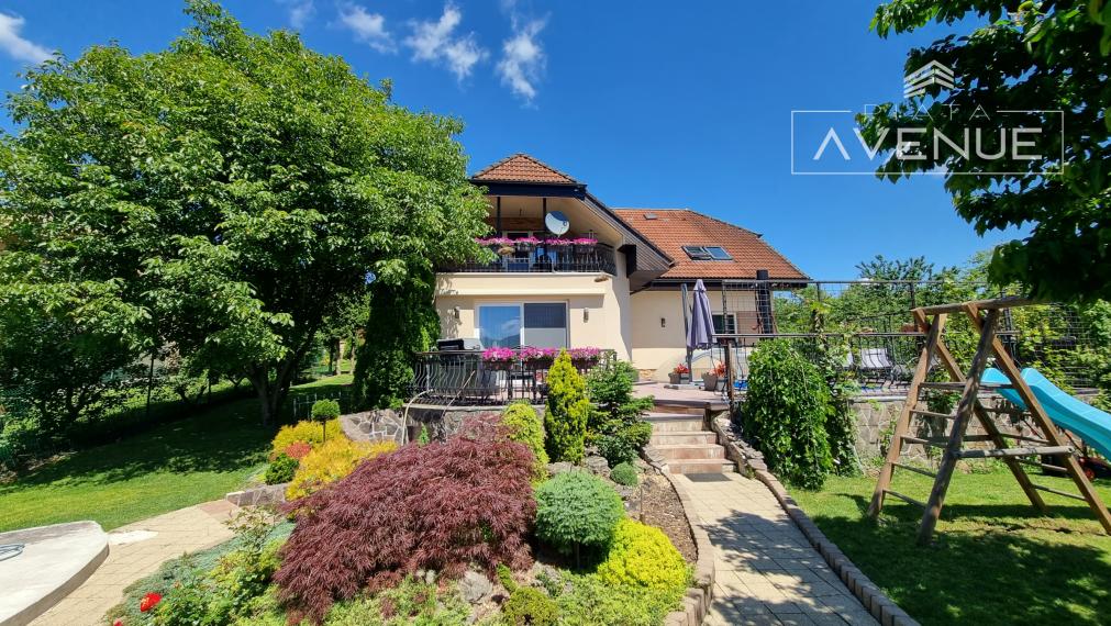 (PREDANÉ!!!) EXKLUZÍVNY 6-izbový rodinný dom s bazénom a veľkým pozemkom – RAJECKÉ TEPLICE – POLUVSIE