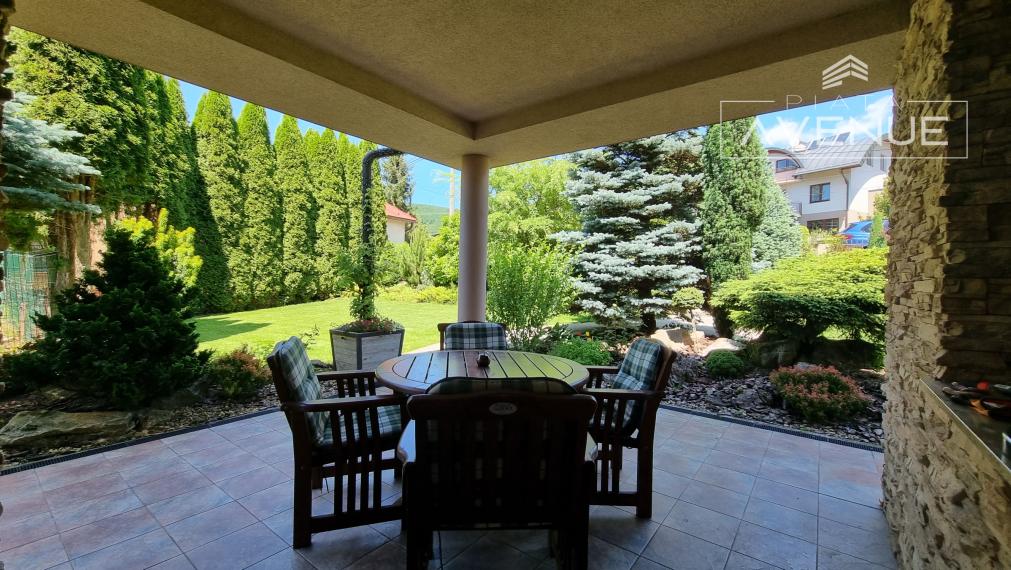 (PREDANÉ!!!) EXKLUZÍVNY 6-izbový rodinný dom s bazénom a veľkým pozemkom – RAJECKÉ TEPLICE – POLUVSIE