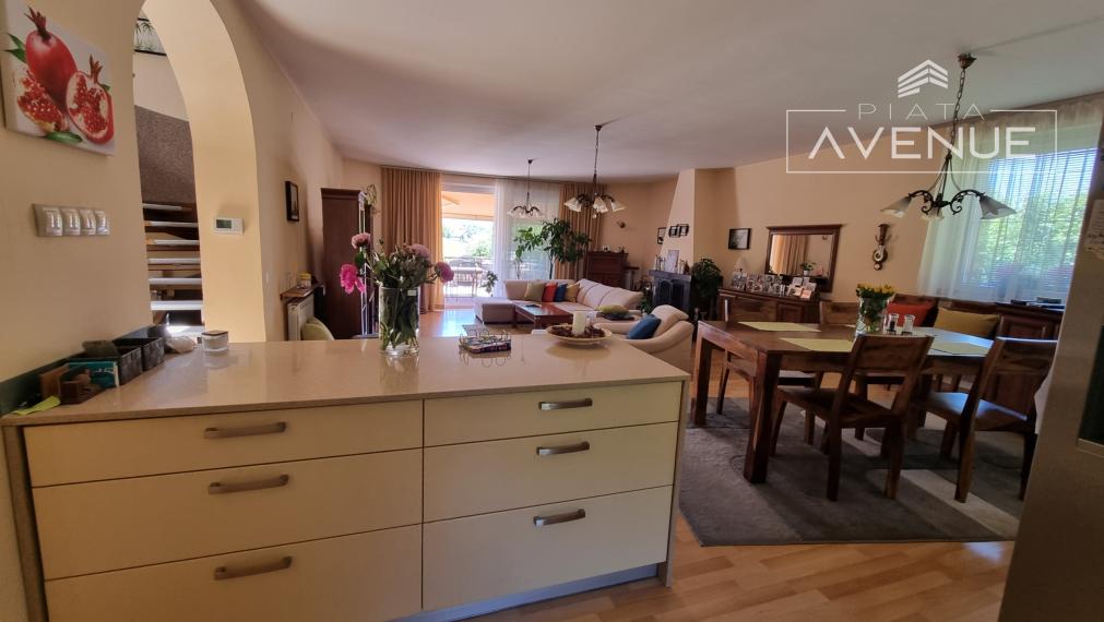 (PREDANÉ!!!) EXKLUZÍVNY 6-izbový rodinný dom s bazénom a veľkým pozemkom – RAJECKÉ TEPLICE – POLUVSIE