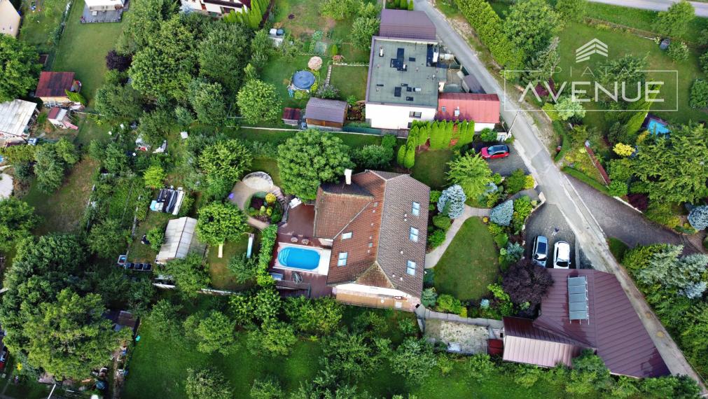 (PREDANÉ!!!) EXKLUZÍVNY 6-izbový rodinný dom s bazénom a veľkým pozemkom – RAJECKÉ TEPLICE – POLUVSIE