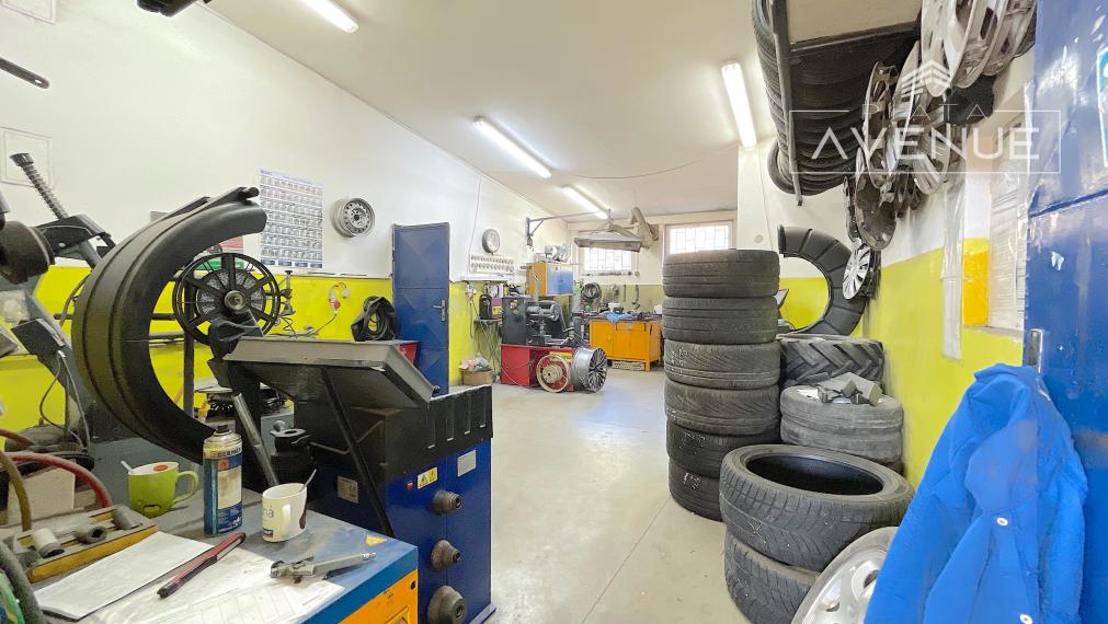 NA PREDAJ/ AUTOSERVIS + 3 IZBOVÝ BYT/ LIPOVEC