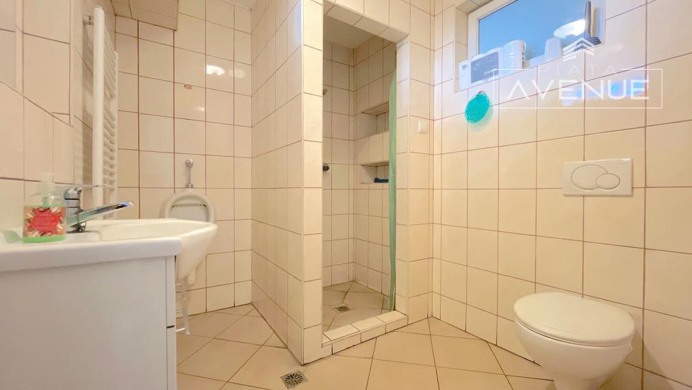 NA PREDAJ/ AUTOSERVIS + 3 IZBOVÝ BYT/ LIPOVEC