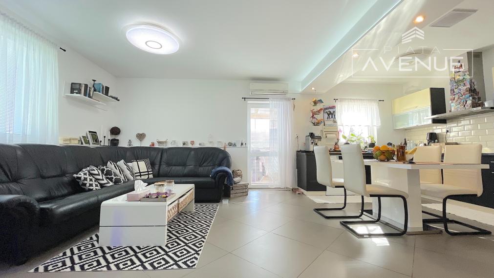 NA PREDAJ/ AUTOSERVIS + 3 IZBOVÝ BYT/ LIPOVEC