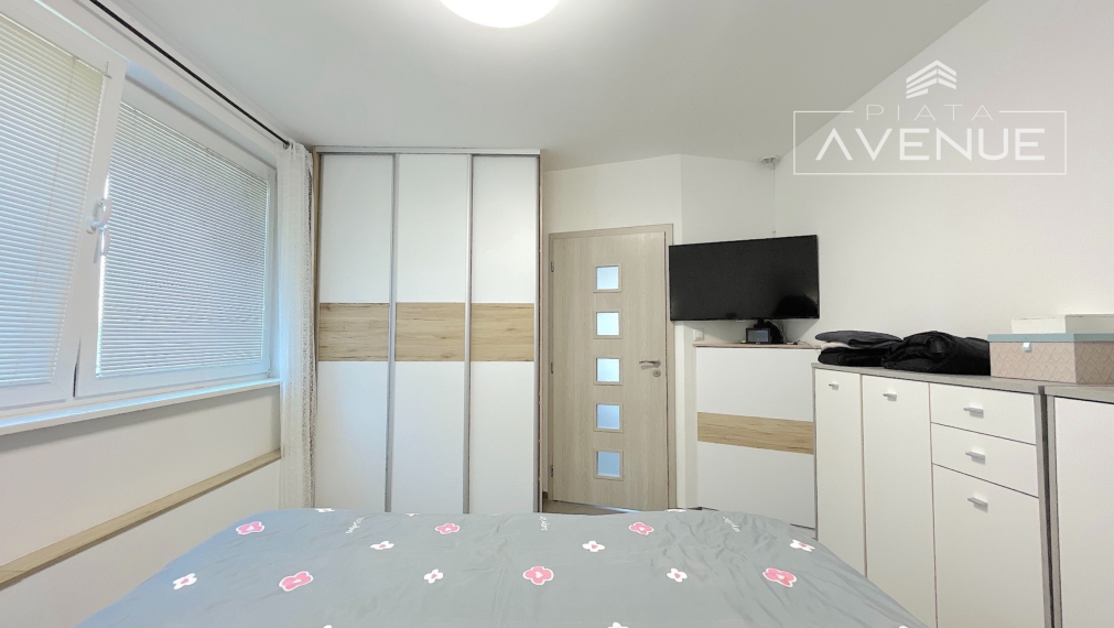 NA PREDAJ/ AUTOSERVIS + 3 IZBOVÝ BYT/ LIPOVEC