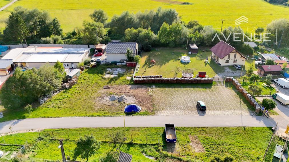 NA PREDAJ/ POZEMOK / LIPOVEC