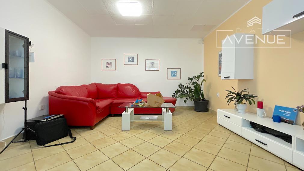 NA PREDAJ/ AUTOSERVIS + 3 IZBOVÝ BYT/ LIPOVEC