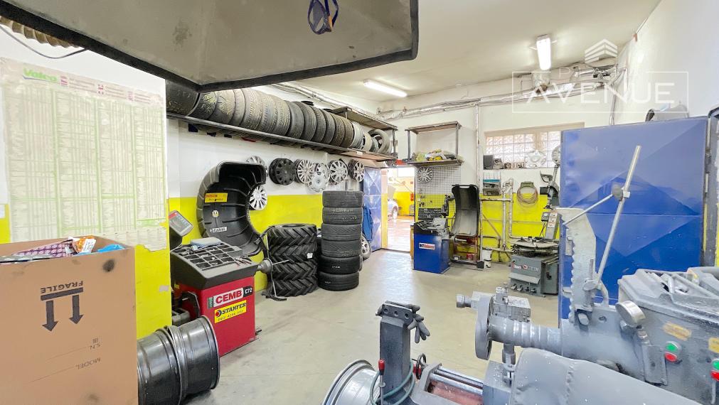 NA PREDAJ/ AUTOSERVIS + 3 IZBOVÝ BYT/ LIPOVEC