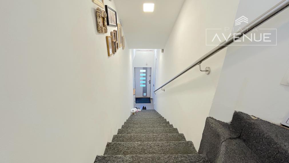 NA PREDAJ/ AUTOSERVIS + 3 IZBOVÝ BYT/ LIPOVEC