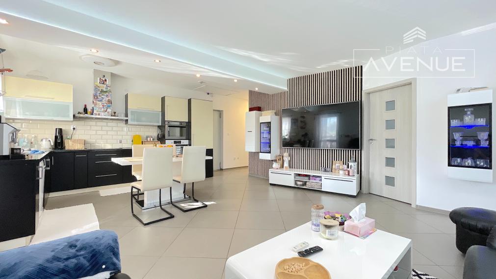 NA PREDAJ/ AUTOSERVIS + 3 IZBOVÝ BYT/ LIPOVEC