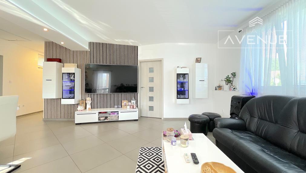 NA PREDAJ/ AUTOSERVIS + 3 IZBOVÝ BYT/ LIPOVEC