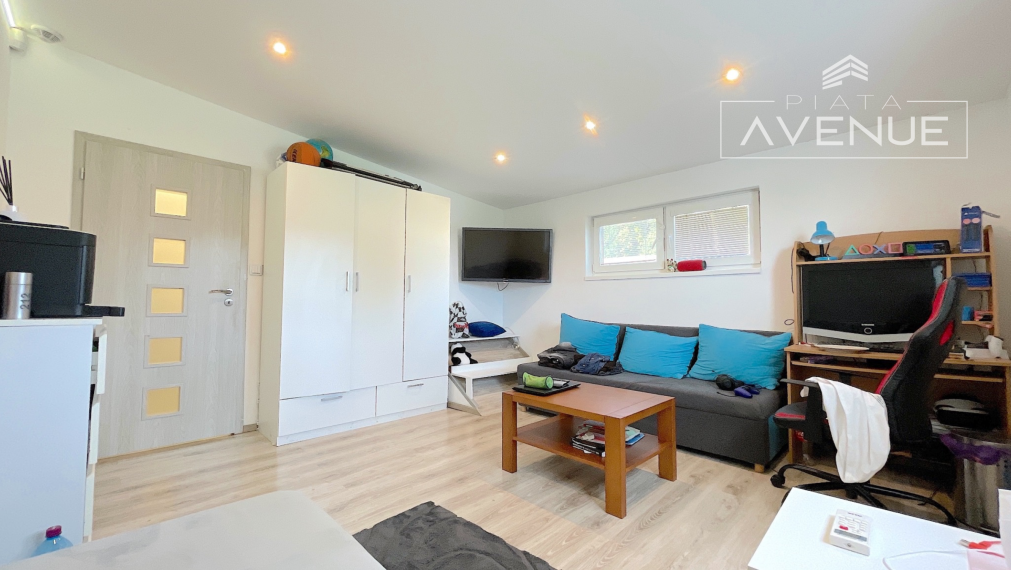 NA PREDAJ/ AUTOSERVIS + 3 IZBOVÝ BYT/ LIPOVEC