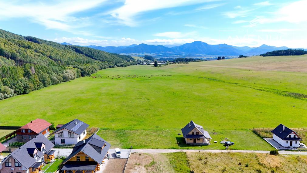 NA PREDAJ/ POZEMOK / VALČA