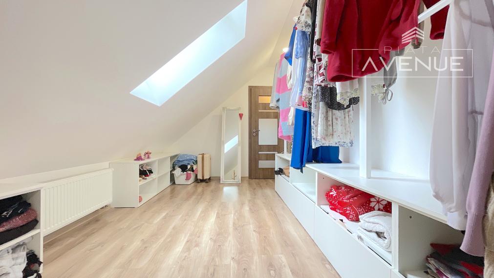 NA PREDAJ / DOM / LIPOVEC