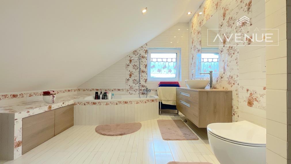 NA PREDAJ / DOM / LIPOVEC