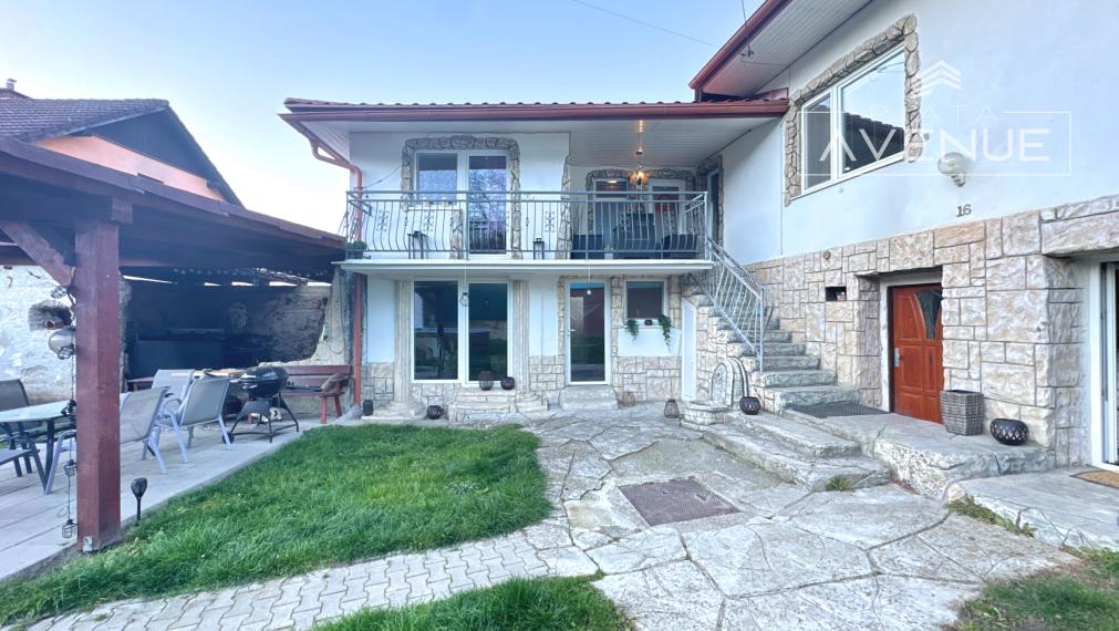 Piata Avenue | Rodinný dom s pozemkom (942 m2) - Paština Závada