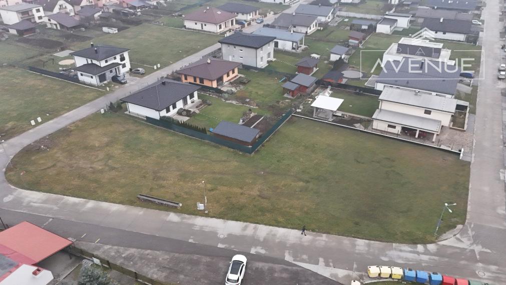 EXKLUZÍVNE!!! KRASŇANY - POZEMKY NA PREDAJ (922m2/ 406m2/ 722m2)