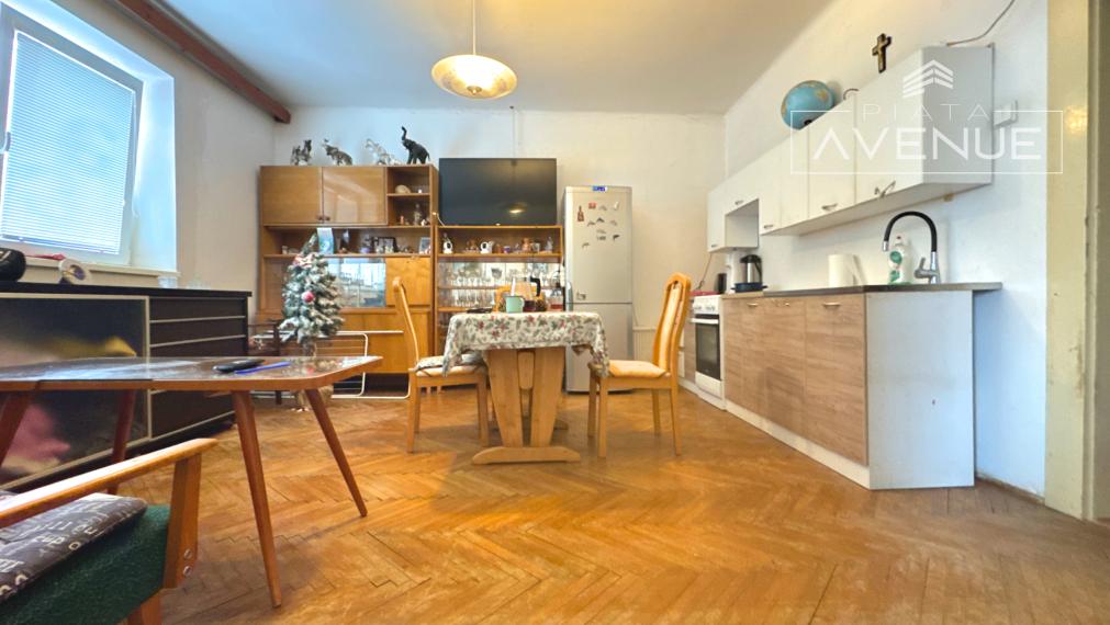 Piata Avenue | Rodinný dom s dvoma bytovými jednotkami - Vyšňové