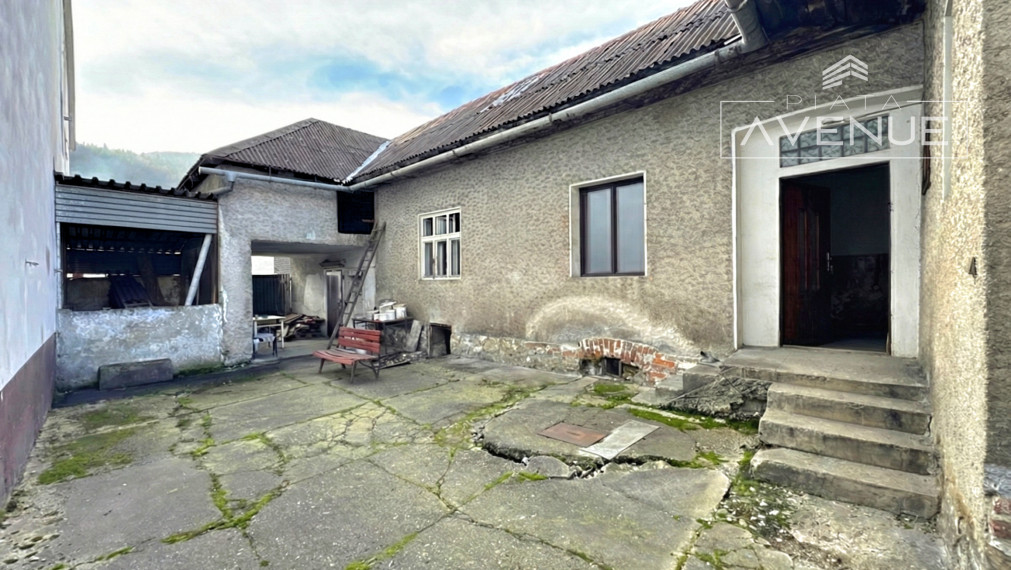 Piata Avenue | Rodinný dom v pôvodnom stave - Strážov