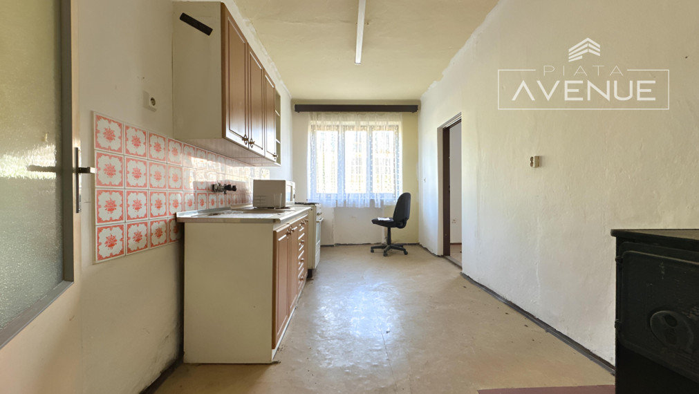 Piata Avenue | Rodinný dom v pôvodnom stave - Strážov