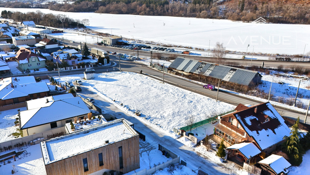 stavebný pozemok - 700m od centra Rajeckých Teplíc
