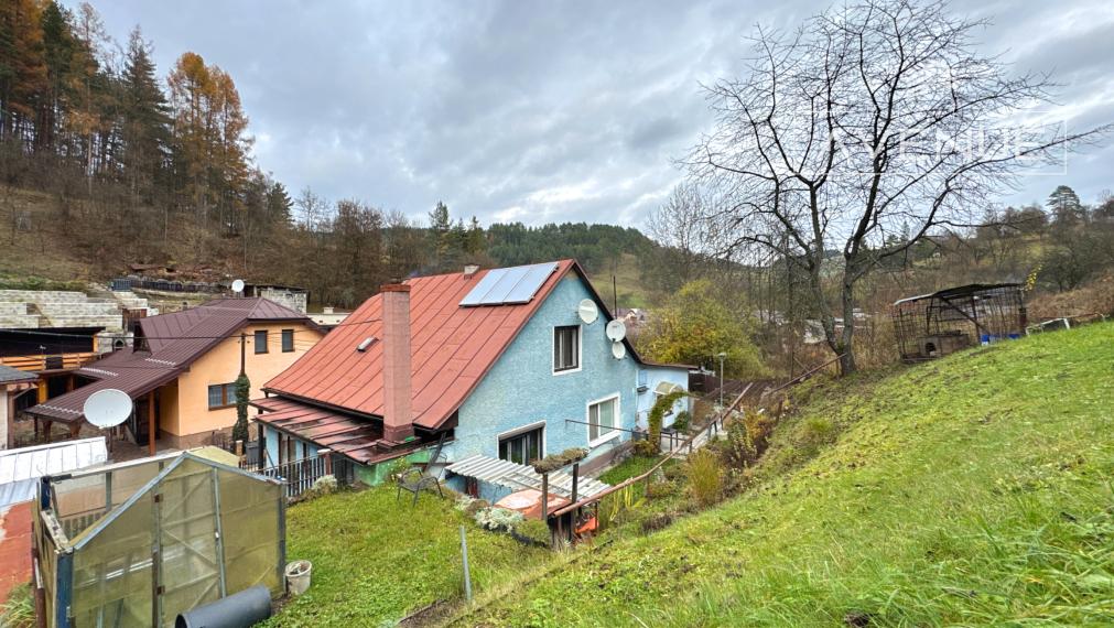Piata Avenue | Rodinný dom s veľkorysým priestorom - Paština Závada