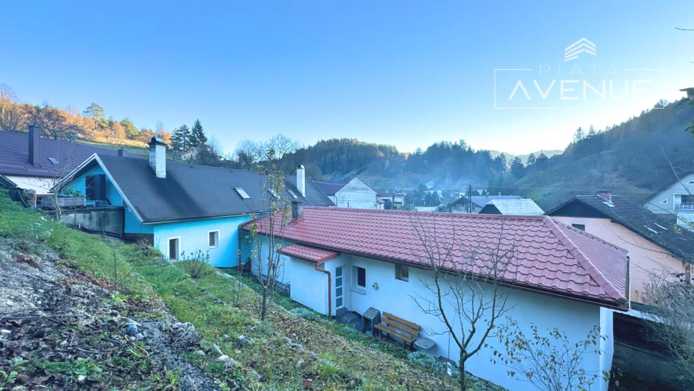 Piata Avenue | Rodinný dom s pozemkom (942 m2) - Paština Závada