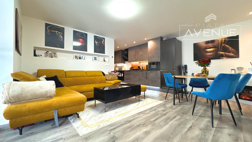 Piata Avenue | Rodinný dom s dvoma bytovými jednotkami - Višnové