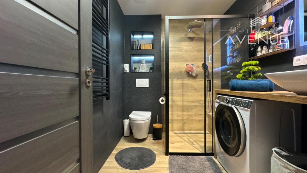 Piata Avenue | Rodinný dom s dvoma bytovými jednotkami - Višnové