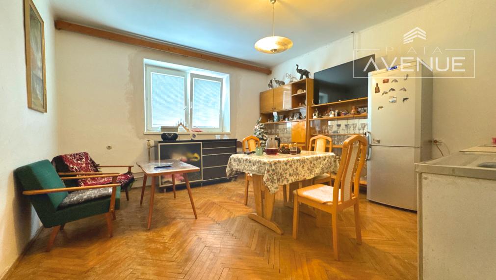 Piata Avenue | Rodinný dom s dvoma bytovými jednotkami - Višnové