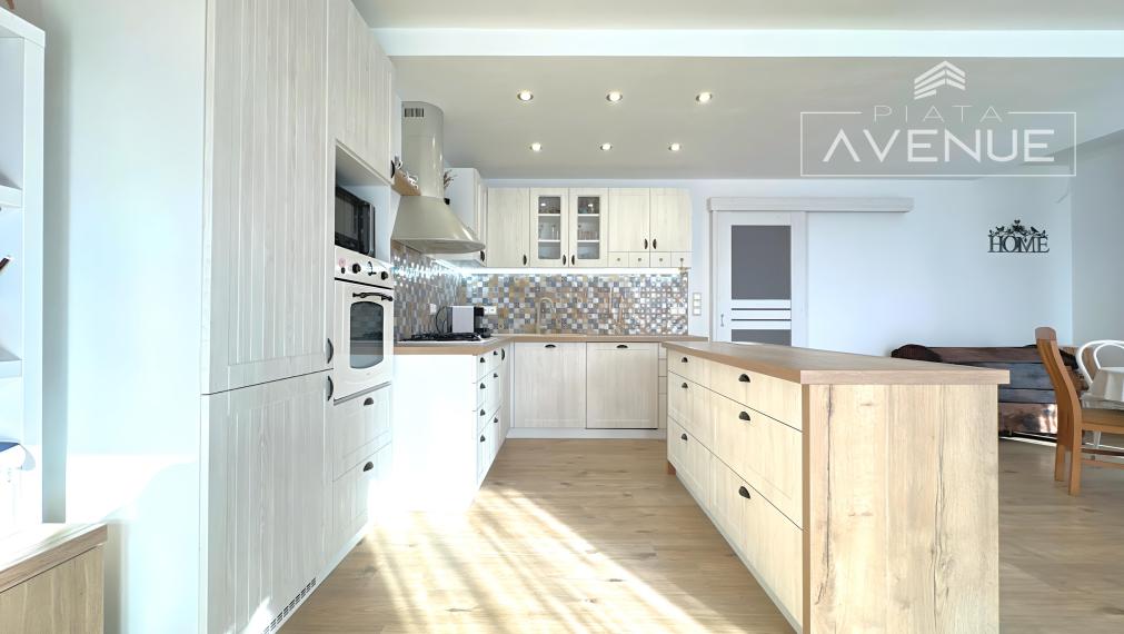 Piata Avenue | Rodinný dom + dve chaty - Terchová