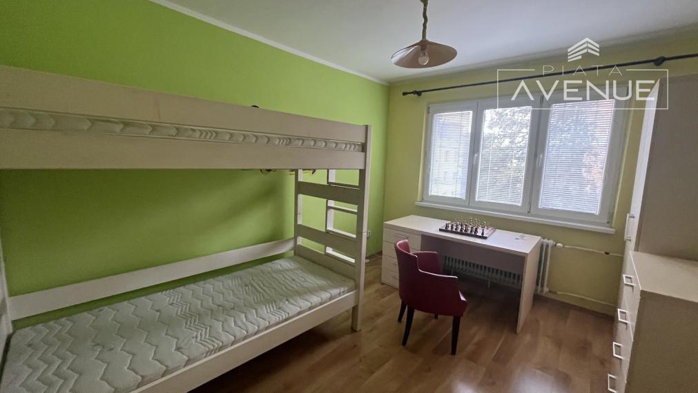 Na prenájom zrekonštruovaný , zariadený byt 3+1 , Žilina - Hliny IV (57m2) s loggiou