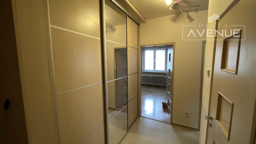 Na prenájom zrekonštruovaný , zariadený byt 3+1 , Žilina - Hliny IV (57m2) s loggiou