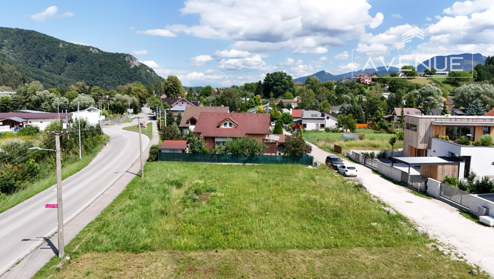 stavebný pozemok - 700m od centra Rajeckých Teplíc