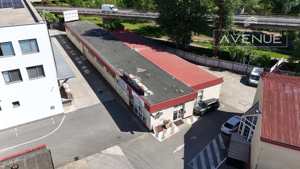 NA PREDAJ VIACÚČELOVÁ  HALA so skladovými a administratívnymi priestormi v priemyselnom areáli