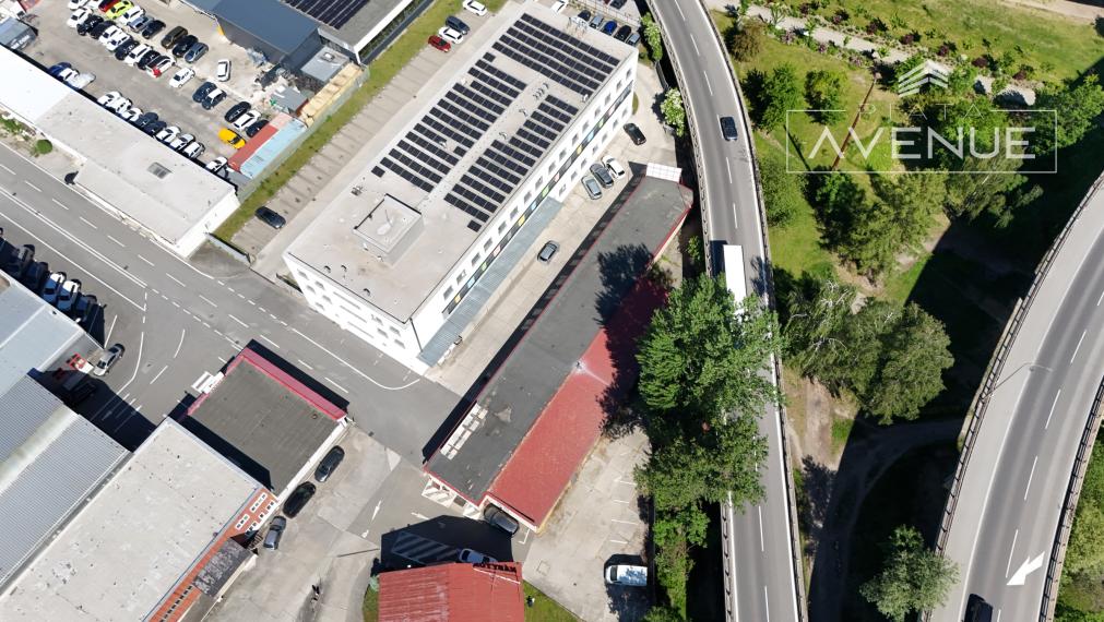 NA PREDAJ VIACÚČELOVÁ  HALA so skladovými a administratívnymi priestormi v priemyselnom areáli