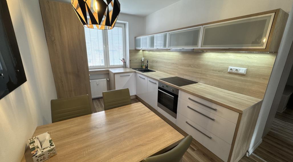Zrekonštrovaný zariadený byt 2+1 na prenájom Žilina - Širšie Centrum 55m2 s loggiou