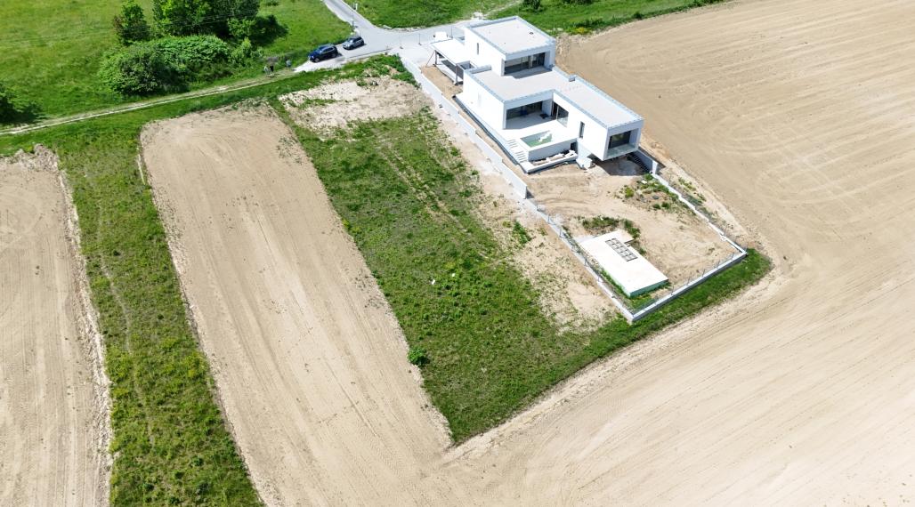 LUKRATÍVNY STAVEBNÝ POZEMOK ŽILINA - ROSINA /stavebné povolenie + projekt/ 1554m2
