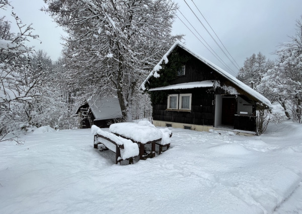 Na predaj dve DREVENICE, vyhľadávaná lokalita Makov (908m2)