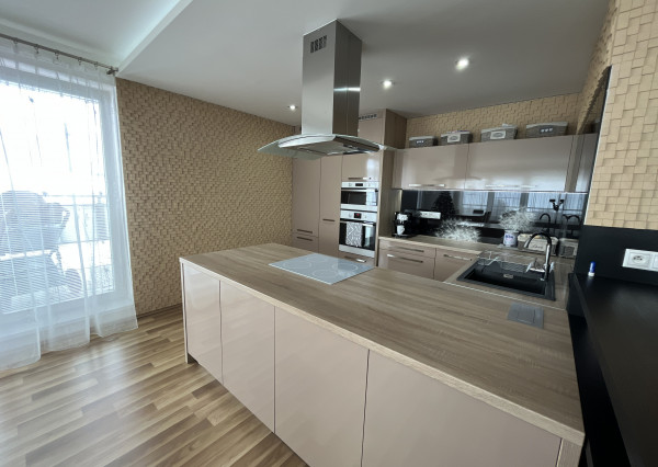 EXKLUZÍVNY BYT 4+1 , Žilina - Hájik (200m2) s veľkou terasou a 2x parkovacie státie