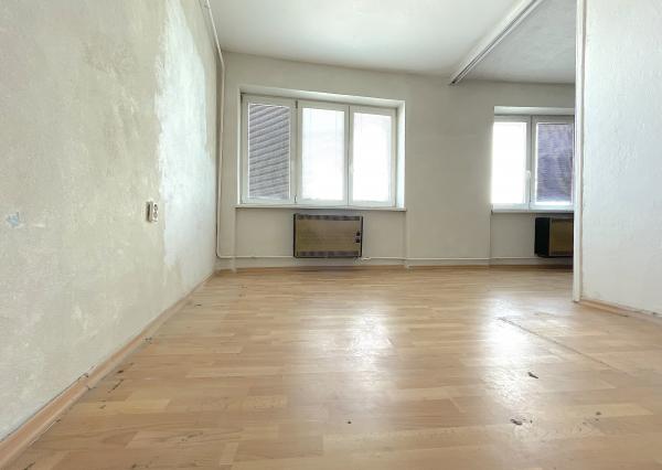 Na predaj 2 - izbový byt, širšie centrum mesta Žiliny (49 m2) s balkónom.