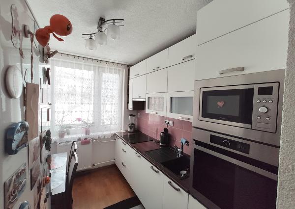 (Predané!!!)Na predaj kompletne zrekonštruovaný 3- izbový byt, Krásno nad Kysucou (60 m2).