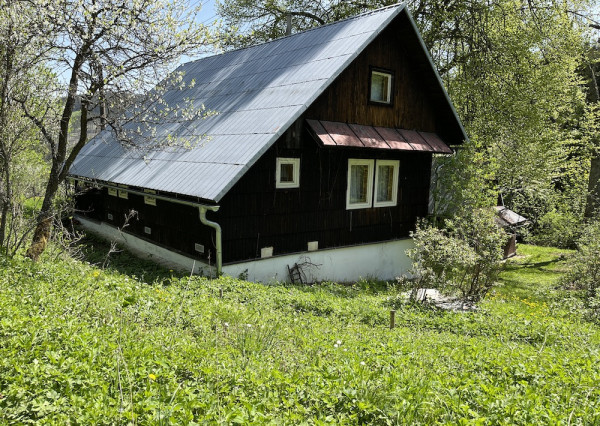 Na predaj dve DREVENICE, vyhľadávaná lokalita Makov (908m2)